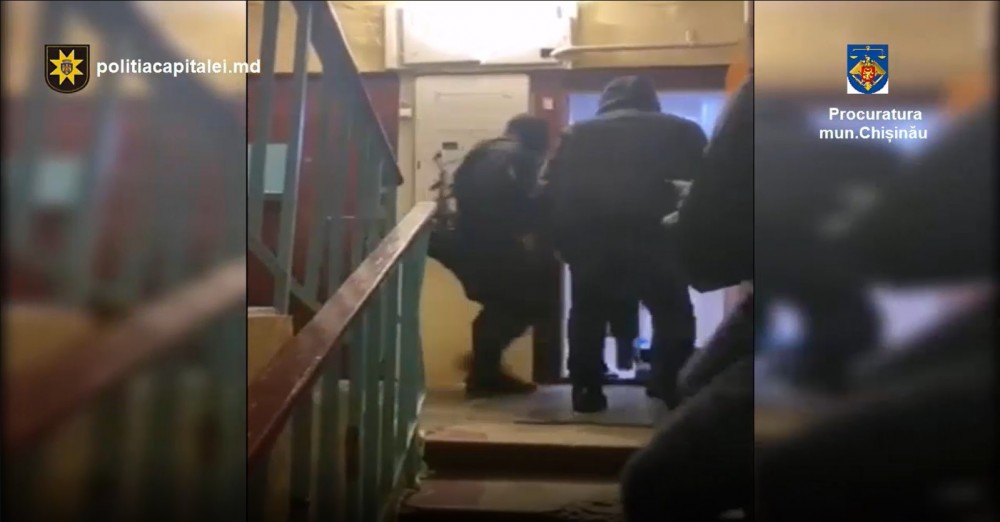 Noi rețineri ce vizează escrocheriile cu carduri bancare. Tranzacțiile ilegale ajung la milioane de lei